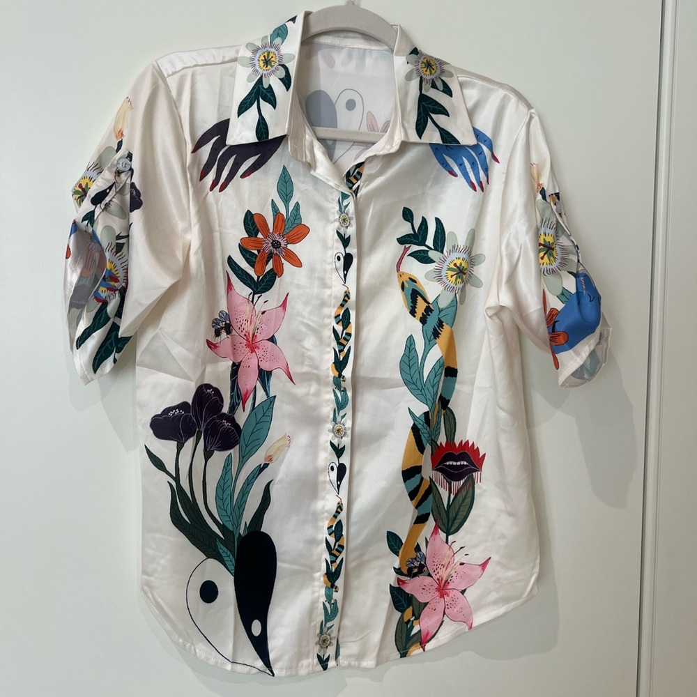 Luxury Feel Satin Unique Floral Print Button Down Oversized Blouse. Size M. New. - Picture 4 of 6